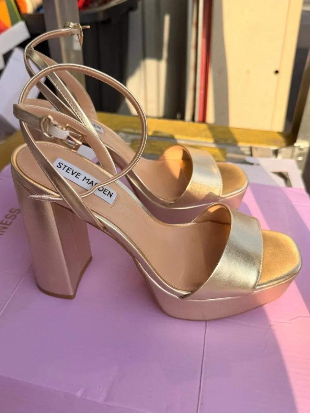 Steve Madden Lessa Gold Metallic Platform Block Heel Sandals Size 8.5M